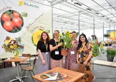 Het team van Clause Home Garden met Gummy Bear, een FleuroSelect winnaar. Het is een flexibele variëteit omdat je hem in een pot of in de volle grond kunt zetten. Het is een dubbele bloem met citroenkleur.